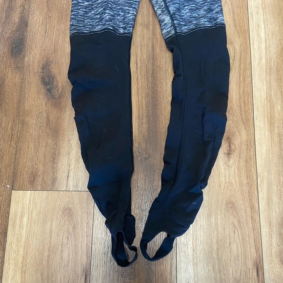 Lululemon EUC wunder under stirrup leggings in dramatic static black white 6 - Picture 9 of 9